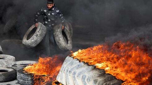 Agitadores quemando neumáticos en Jericó.