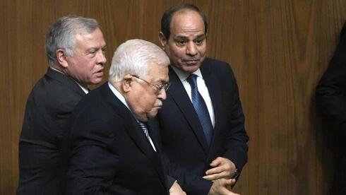El presidente de Egipto, Abdel Fattah el-Sissi, el rey Abdullah II de Jordania y el presidente palestino Mahmoud Abbas. 