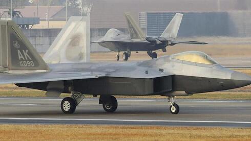 Avión de combate F-22.