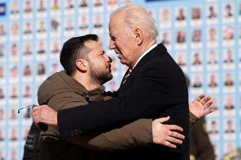 Biden y Zelenski en Kiev. 