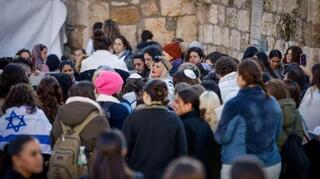Miembros de las Mujeres del Muro durante la oración de Rosh Hodesh, en el Muro Occidental de la Ciudad Vieja de Jerusalem.