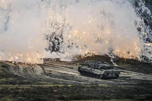 Tanques alemanes en acción durante un ejercicio. 