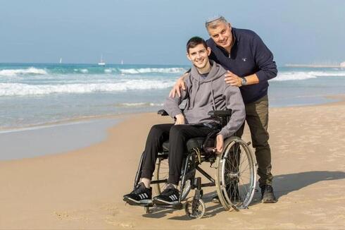 Benaya y su padre, Ofer.