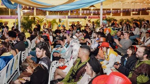 "Proporcionamos a los soldados acontecimientos memorables y significativos que permanecen con ellos de por vida", dicen los organizadores. (Eli Mandelbaum) Purim