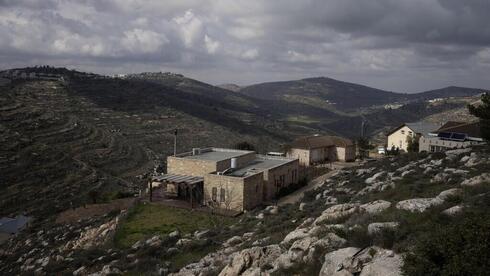 Casas en una colina en el asentamiento de Givat Harel en Cisjordania. 