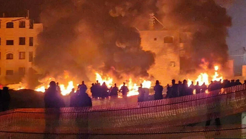 Los colonos incendian viviendas y propiedades en Huwara. 