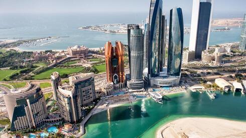 Panorámica de la moderna ciudad de Abu Dhabi. 