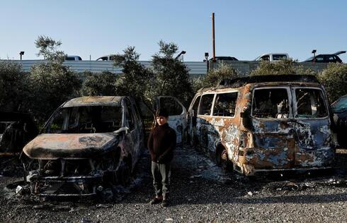 Vehículos incendiados por colonos durante los disturbios en Huwara. 
