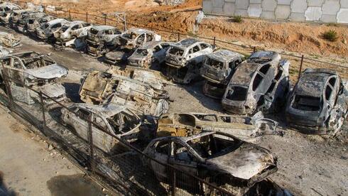 Automóviles incendiados por los colonos israelíes en Huwara. 