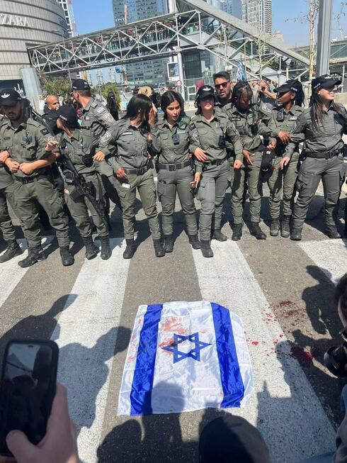 Protestas Policía Bandera