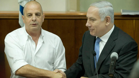 Yuval Diskin y el primer ministro Benjamin Netanyahu. 