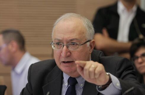 Manuel Trajtenberg: "Estoy tan molesto como nunca lo estuve en mi vida adulta". (Alex Kolomoisky) Manuel Trajtenberg: "Estoy tan molesto como nunca lo estuve en mi vida adulta".