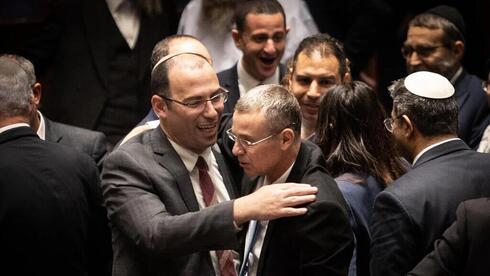 Simcha Rothman y Yariv Levin, principales impulsores del proyecto de reforma judicial. (Alex Kolomoisky) Simcha Rothman y Yariv Levin, principales impulsores del proyecto de reforma judicial.