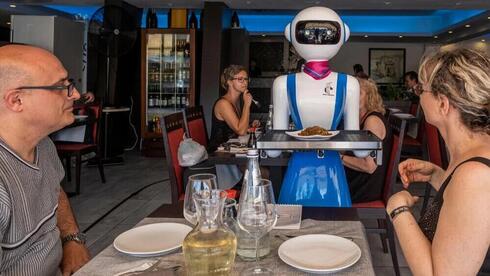 Los robots pueden hacer tareas que normalmente hacen los seres humanos. (Shutterstock) Los robots pueden hacer tareas que normalmente hacen los seres humanos.
