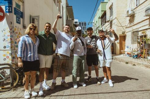 Callum Ryan, Victor Oluwatowoju, Benjy Leslie (Connect Management), Luke Vernon y Luca Peterson. (Gala Shraer) Callum Ryan, Victor Oluwatowoju, Benjy Leslie (Connect Management), Luke Vernon y Luca Peterson.