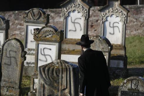 Tumbas judías vandalizadas son la muestra del antisemitismo en Francia. 