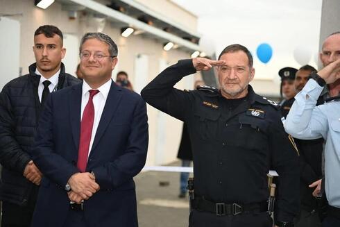 Itamar Ben-Gvir y el comisario de policía Ya'akov Shabtai. 