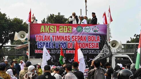 Protesta contra la participación de Israel en Indonesia. 