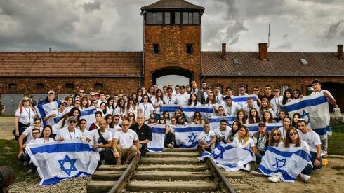 Estudiantes de secundaria israelíes en Auschwitz.