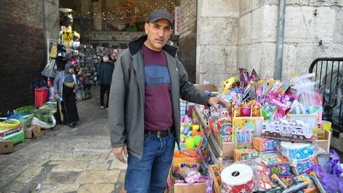 Comerciantes árabes se preparan para el Ramadán. 