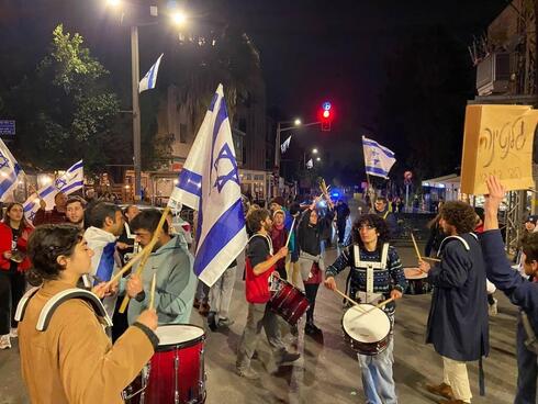Manifestantes ante la casa de Netanyahu en Jerusalem.