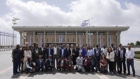 Invitados de países africanos y del Golfo acudieron a una visita histórica a Jerusalem.