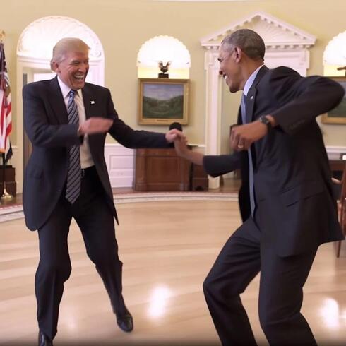 Donald Trump y Barack Obama en un baile en la Oficina Oval. 