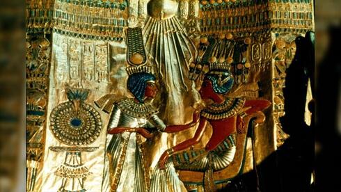 Una escena con el rey Tut y su esposa, Ankhesenamun, que podría haber intentado aferrarse al poder tras la muerte de su marido.