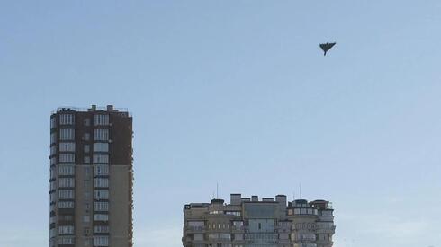 Un dron iraní sobrevolando Kiev.