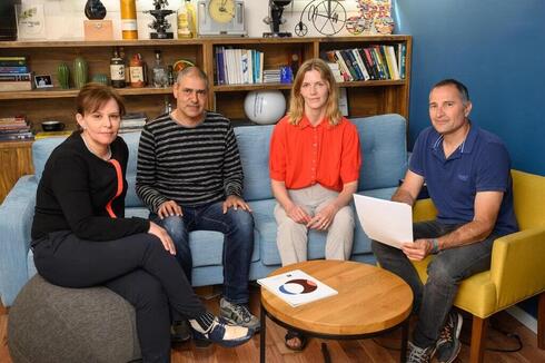 De izquierda a derecha: profesora Hamutal Gur, doctor Eyal David, doctora Birut Krgstein y profesor Ido Amit. 