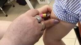 Los bebés nacidos de padres de origen etíope están obligados a vacunarse contra la tuberculosis.