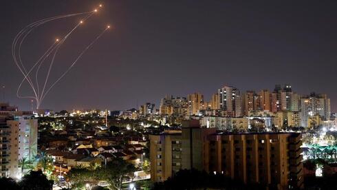 La Cúpula de Hierro intercepta cohetes sobre Ashkelon.