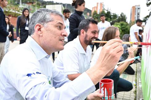 Gali Dagan, embajador de Israel en Colombia, participa de la actividad de Heroes for Life en Bogotá. (Gentileza) Actividad de Heroes for Life en Bogotá, Colombia.