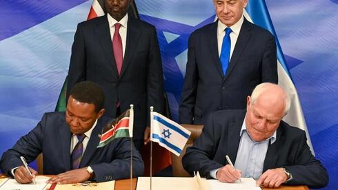 Firma del acuerdo conjunto entre Kenia e Israel. 