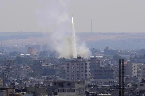 Lanzamiento de cohetes desde la Franja de Gaza.