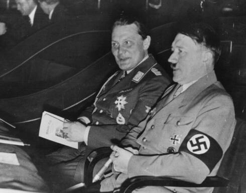 Hitler y Goring. 