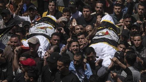 El funeral del comandante de PIJ Ali Hassan Ghali y su hermano asesinados en un ataque israelí. 