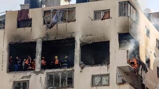 El incendio en el sexto piso del edificio en Gaza donde estaba el comandante Al-Hasni. 