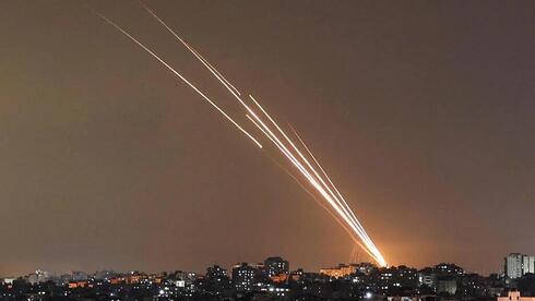 Cohetes lanzados desde Gaza durante la noche del jueves. 