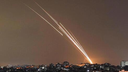 Cohetes lanzados desde Gaza durante la noche del jueves. (AFP) Cohetes lanzados desde Gaza durante la noche del jueves.