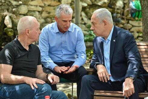 Benjamin Netanyahu, David Barnea y Yoav Galant. 