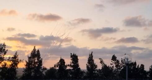 El cielo de Israel, surcado por cohetes lanzados desde Gaza. 