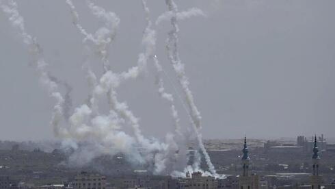Cohetes lanzados desde Gaza hacia Israel. 