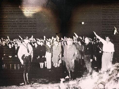 La Biblioteca Nacional presenta restos de la quema de libros nazis en su 90 aniversario. (Biblioteca Nacional) La Biblioteca Nacional presenta restos de la quema de libros nazis en su 90 aniversario.