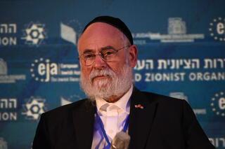Binyomin Jacobs se dirige a la conferencia anual de la Asociación de Organizaciones Judías en Europa. 