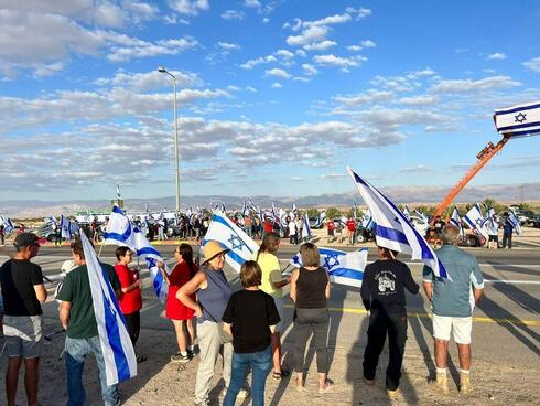 En muchos lugares de Israel la gente salió a las calles. 