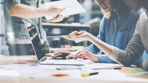 Tras los golpes por la reforma judicial, un informe asegura que las empresas de tecnología israelíes siguen creciendo. (Shutterstock) Tras los golpes por la reforma judicial, un informe asegura que las empresas de tecnología israelíes siguen creciendo.