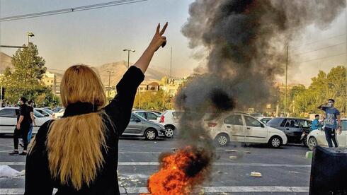 Mujeres iraníes protestan en Teherán.