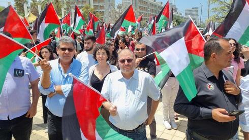 Banderas palestinas en el acto del Día de la Nakba, Universidad de Tel Aviv.