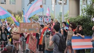 Manifestación en Ramat Gan contra el libro que ataca a la población transgénero. 